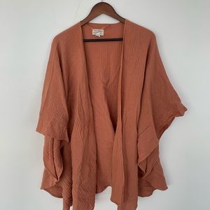 Perfect Kimonao, great for a swimsuit cover up